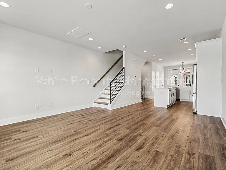 2146 N Graham St — Photo 3
