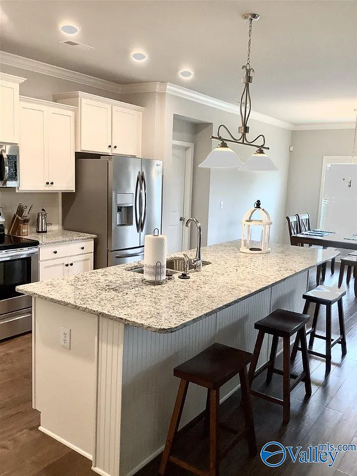 4 bed, 3.0 bath, 2139 sqft, $1,995 — Photo 3