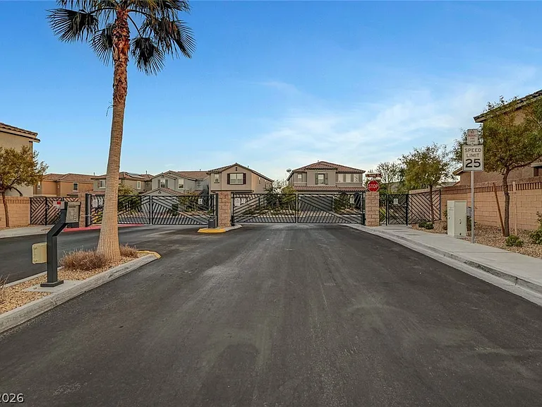 8454 Vacarez Dr — Photo 61