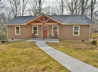 27 Skip Laurel Ln, Hendersonville, NC 28792