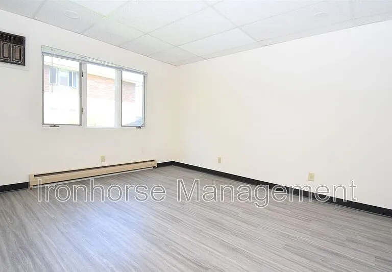 801 W Villard St #32 — Photo 3