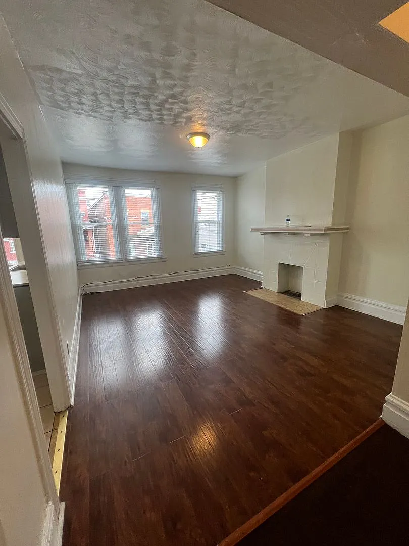 418 Semple St — Photo 1