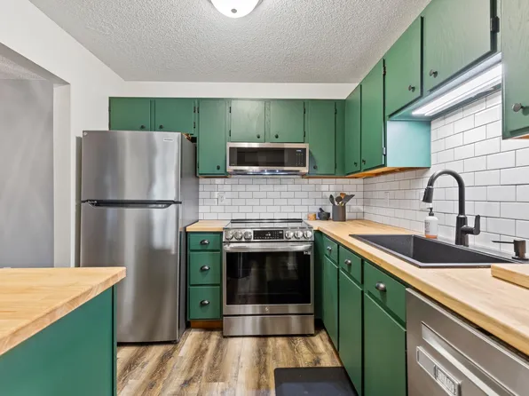 3850 Plymouth Blvd APT 223, Plymouth, MN 55446