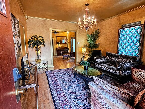 Front door, welcome to living room