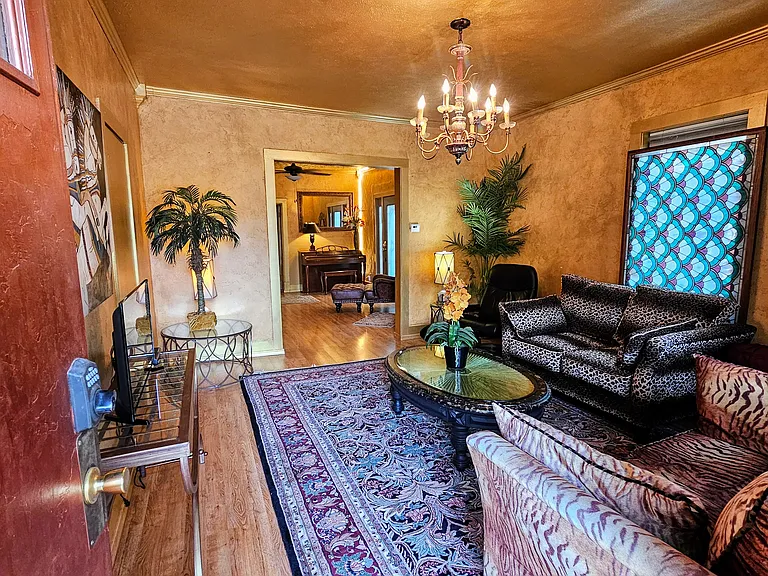 Front door, welcome to living room
