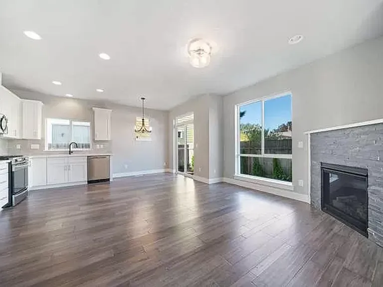 6636 SE 57th Ave — Photo 8
