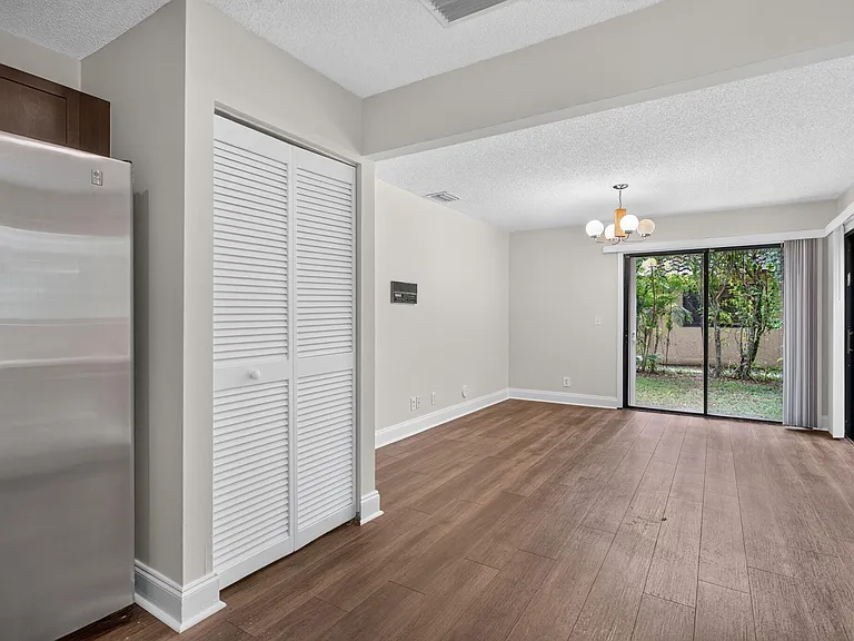587 NW 38th Ave — Photo 20