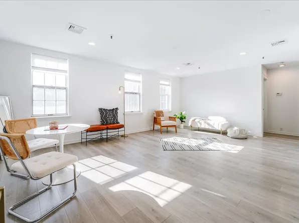 1024 Clinton Street image 1 of 26