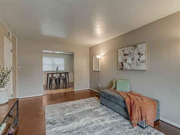 3rd image of 1013 NW 6th St