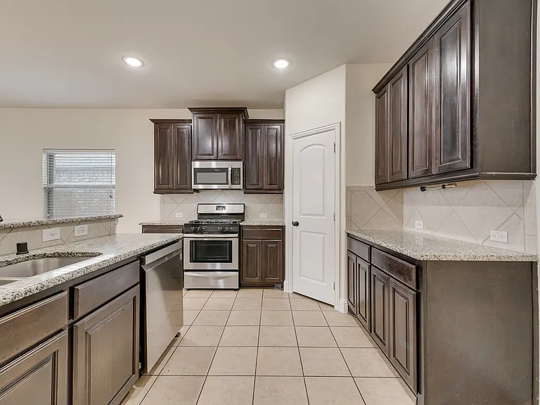 621 Dogwood Dr — Photo 9