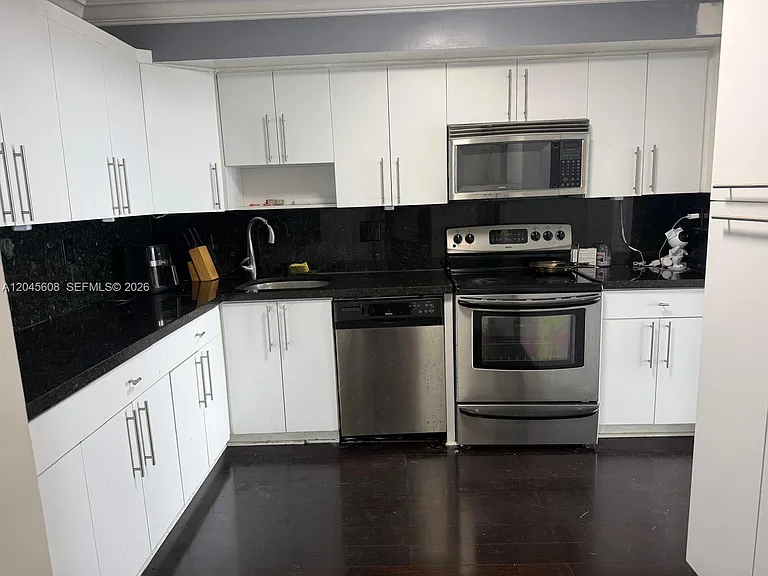 600 NE 36th St #22 — Photo 10
