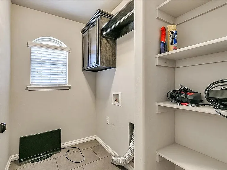 525 Talon Dr — Photo 18
