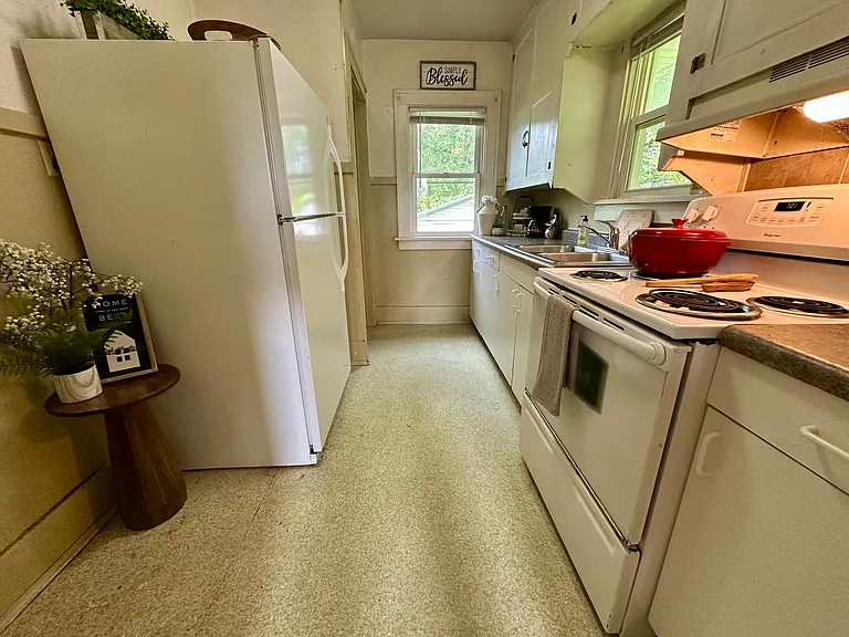 652 Conger St — Photo 5