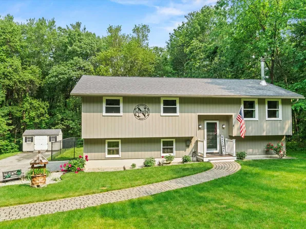 16 Hazelwood Drive, Hudson, NH 03051