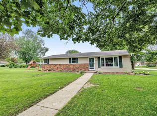 2674 Pioneer Dr, Green Bay, WI 54313
