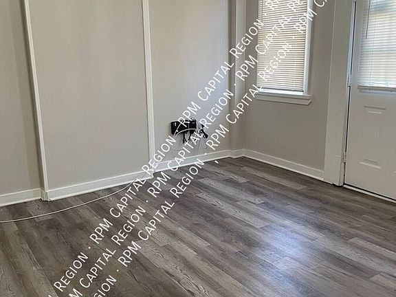 4th image of 1102-1108 Barrett St #1