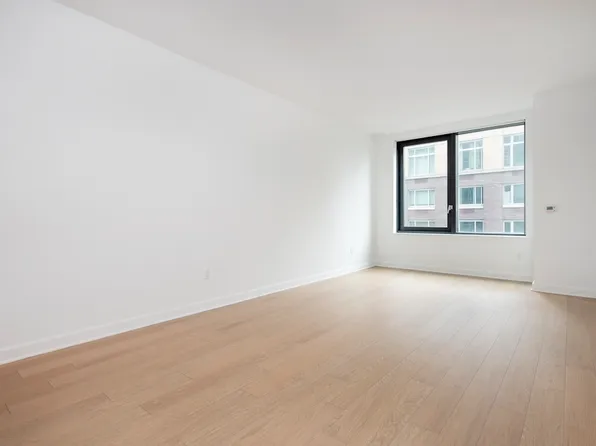 21 West End Avenue 1516 image 3 of 27