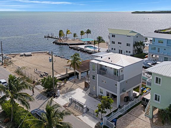 2nd image of 704 Grouper Ln