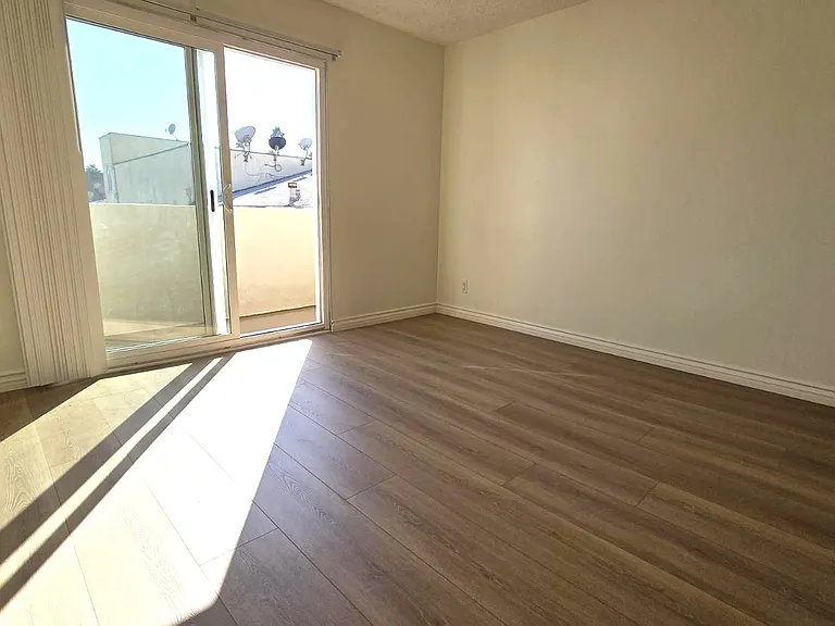 140 N Berendo St #2 — Photo 9