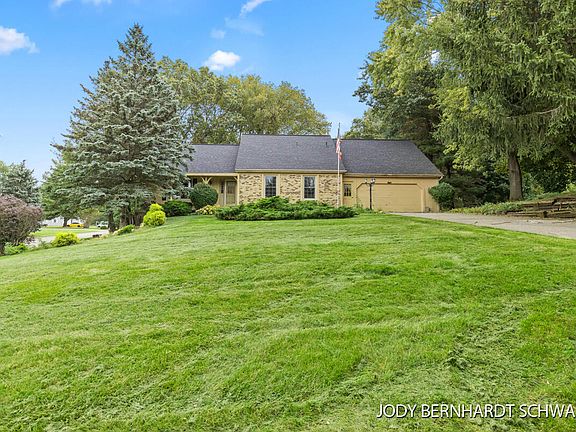 3rd image of 2948 Woodsboro Dr NE