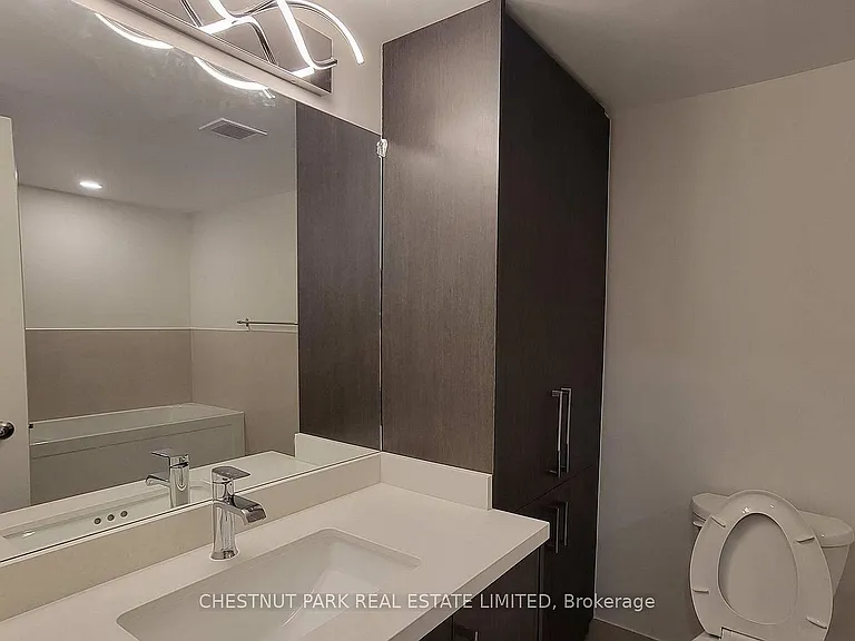 25 Maitland St #1201 — Photo 17