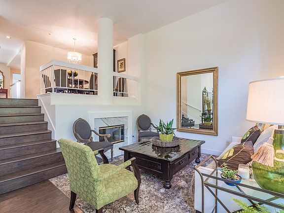 3rd image of 402 Galleria Dr APT 1