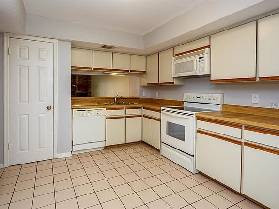 5th image of 1055 Kensington Park Dr Unit 713