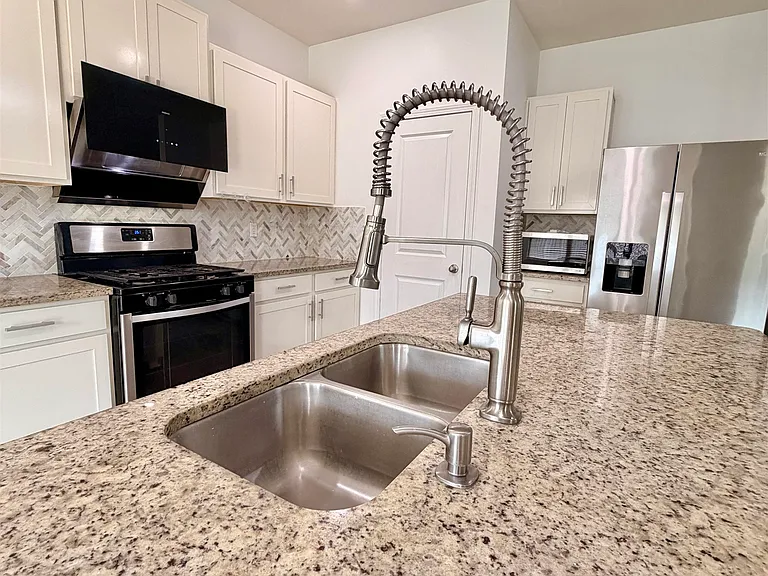 280 Lilly Dr — Photo 10