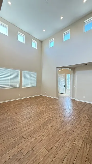 4 bed, 2082 sqft, $3,250 — Photo 4