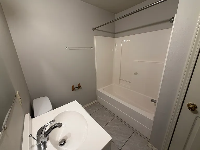 970 N Oakland Ave #15 — Photo 6