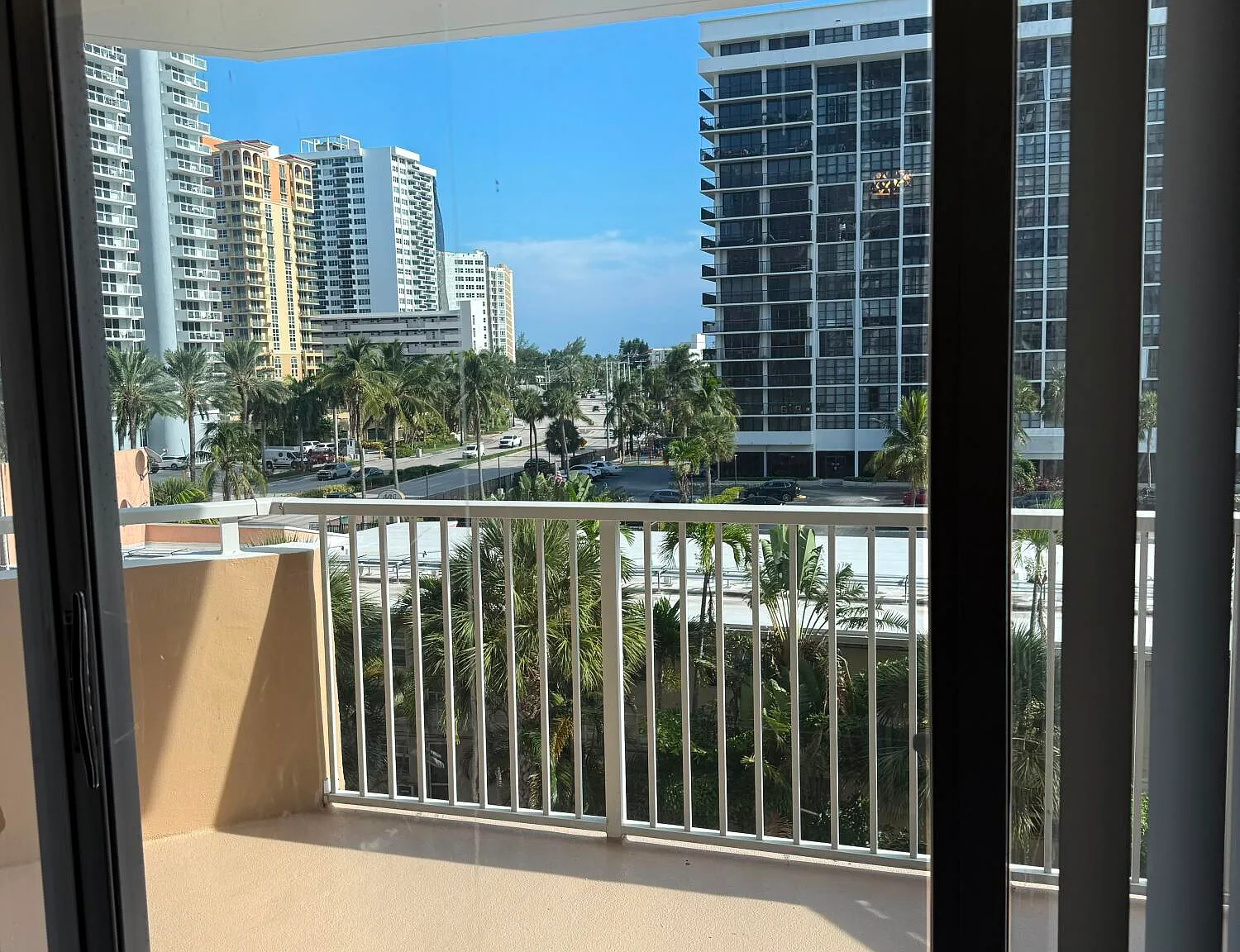 1 bed, 1.5 bath, 925 sqft, $2,300 — Photo 3