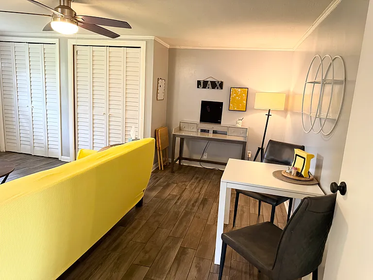 2320 Vista Ave — Photo 3