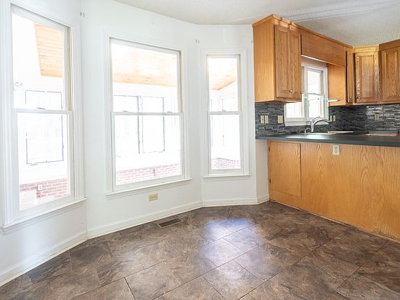 3rd image of 13 Warbler Ln