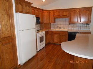 9070 Lakeview Ct, Zeeland, MI 49464