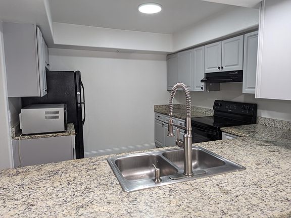 3rd image of 16105 Dawnview Dr #B