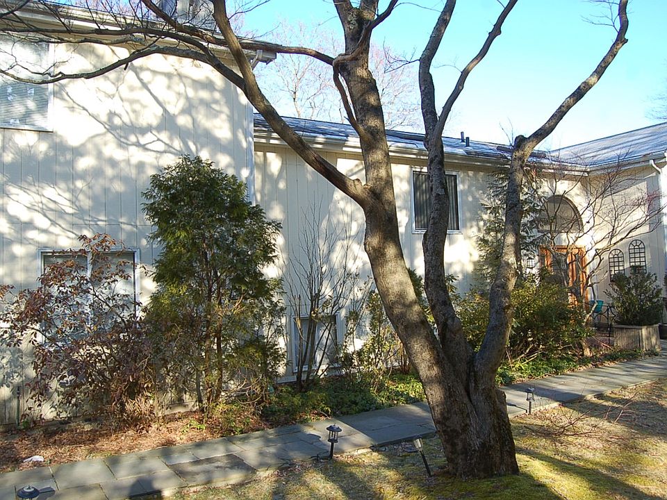 1st image of 344 Palmer Ln