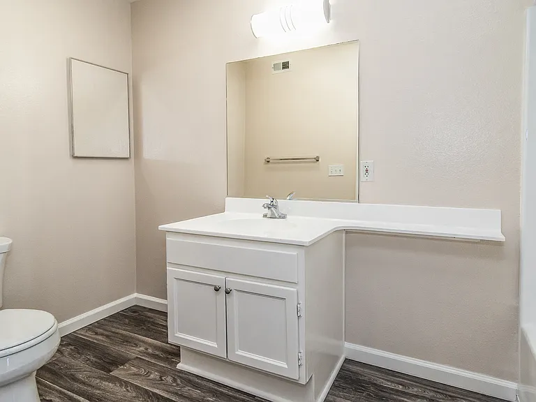 Sunny Creek Apartments — Photo 7