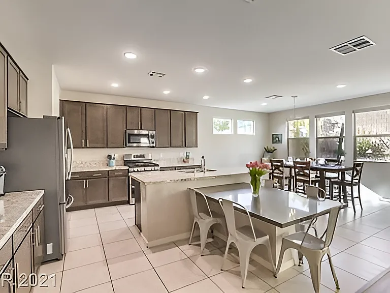 8295 Charleston Peak St — Photo 4