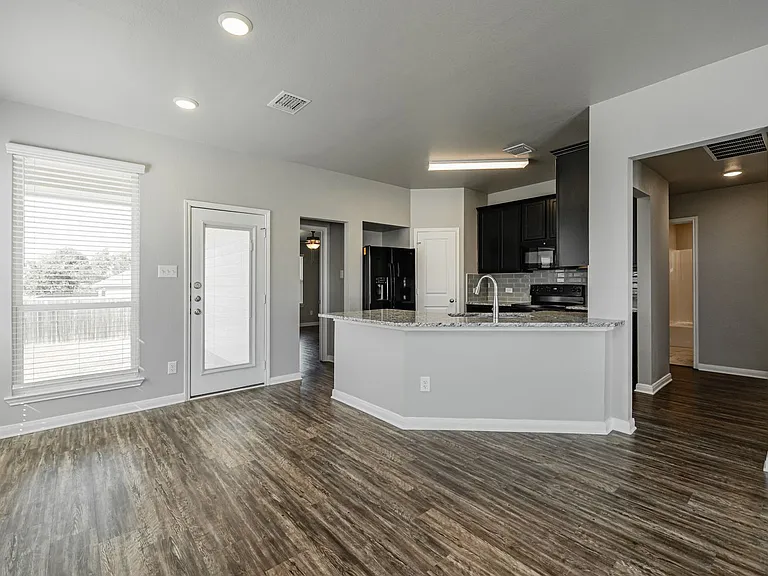 525 Fallbrook Dr — Photo 8