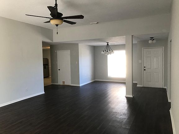 3rd image of 3903 Briar Hollow Dr