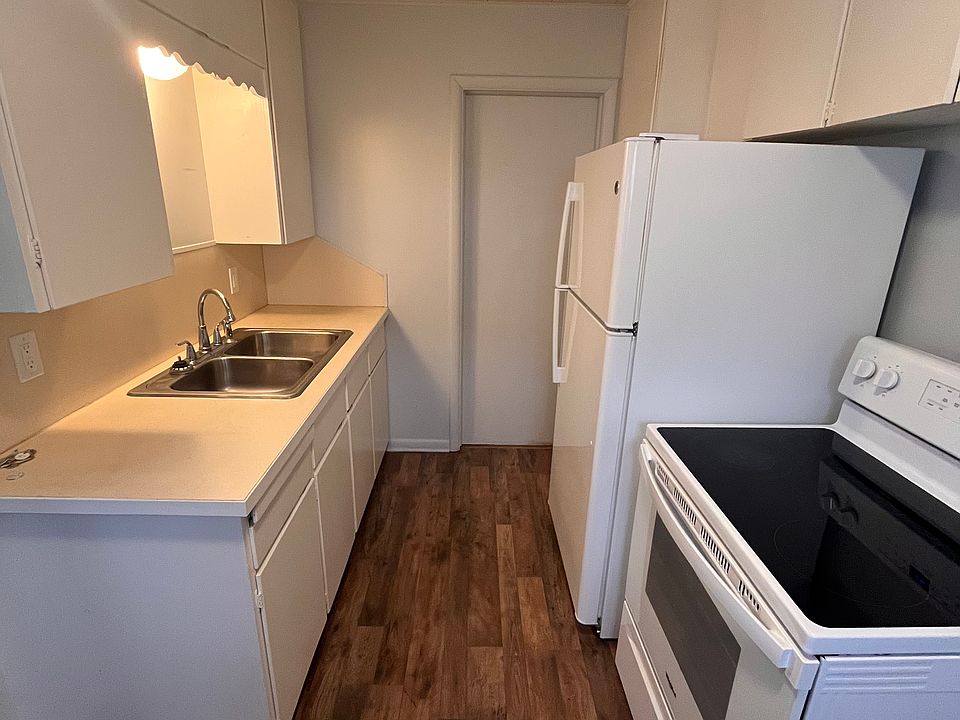 2nd image of 933 Pine St #2