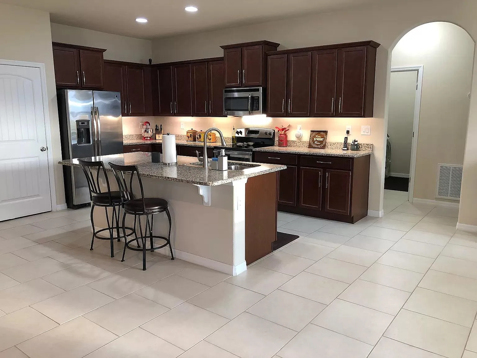 3 bed, 2036 sqft, $2,500 — Photo 4