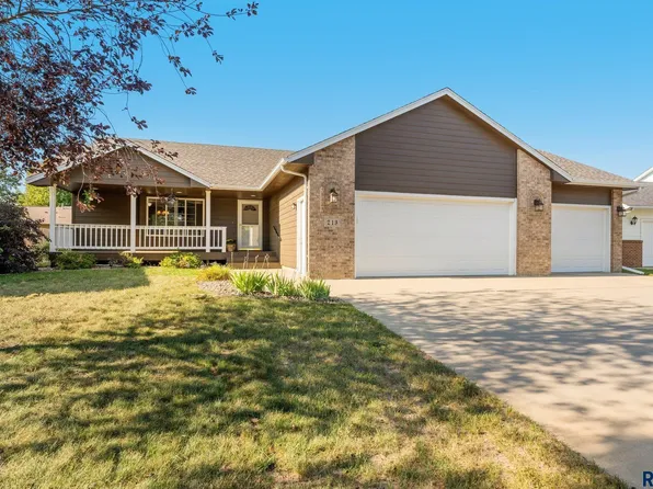 213 W Hackberry St, Brandon, SD 57005