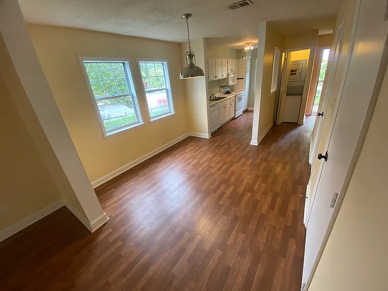 Avery Close Condominiums — Photo 67