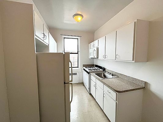 3rd image of 822 Ocean Ave #6/B