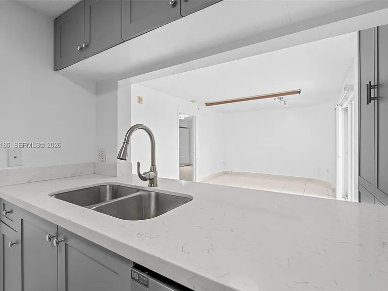 280 SW 20th Rd #504 — Photo 4
