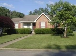 2801 Pam Dr, Clarksville, TN 37043
