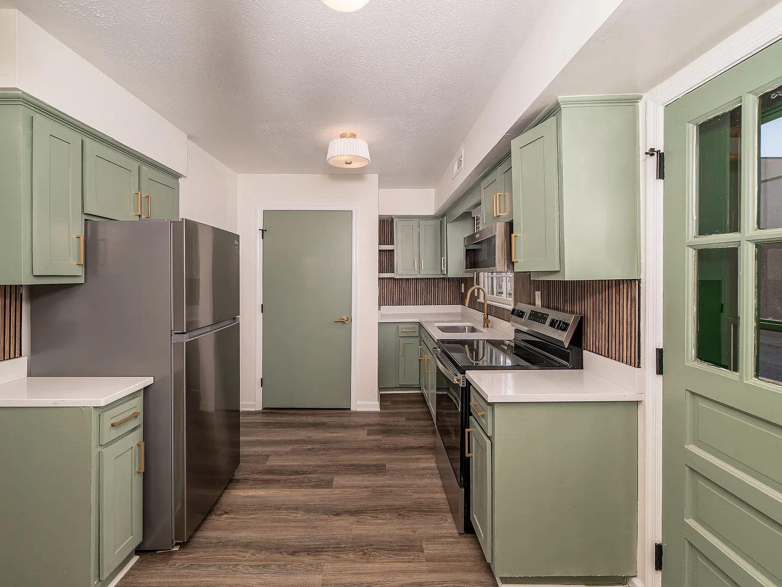 Bayview Apartments — Photo 4