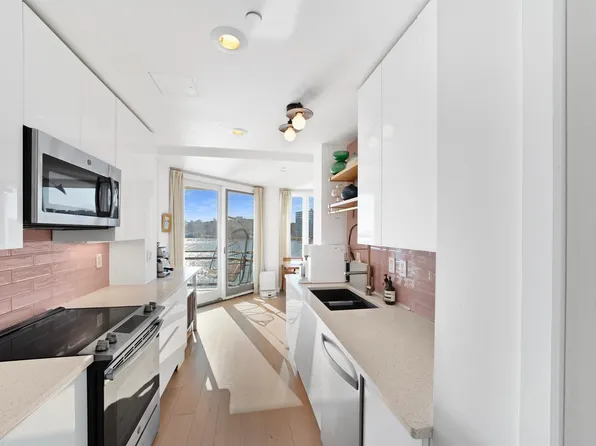 600 Harbor Boulevard image 5 of 19