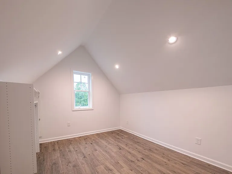 824 Chandler Ave — Photo 13
